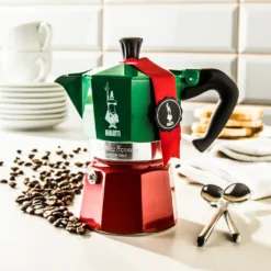 Bialetti - Moka Express Collection Italia (Tricolour), 3-Tassen-Kaffeemaschine, Aluminium -Kaffeegetränkeladen 0bbb4321d8607b4817cfc407502b8588