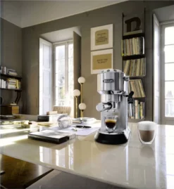 De'Longhi DeLonghi EC685.M Dedica Style Siebträger Espressomaschine Silber -Kaffeegetränkeladen 2d949ec0361546c54a9ac13be8565d3d