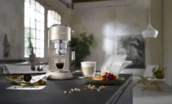 De'Longhi Delonghi Kaffeemaschine Dedica Metallics EC785.BG Pumpendruck 15 Bar, Eingebauter Milchaufschäumer, Manuell, 1300 W, Beige -Kaffeegetränkeladen 50e895cc1ebab00ce8b754124cd7701d