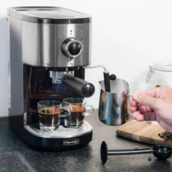 Bestron Espressomaschine Für 2 Tassen, Kolbenmaschine Mit Schwenkbarer Dampfdüse, Inkl. Integriertem Tassenwärmer, Herausnehmbarem Wassertank & 15 Bar Pumpendruck, 1.450 Watt, Farbe: Silber -Kaffeegetränkeladen 62642d8240aba20cf4592b3c6f9cf458