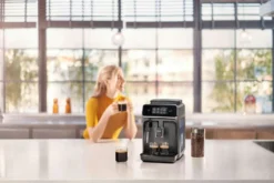 Philips Kaffeevollautomat 2200 Series, 2 Kaffeespezialitäten, Milchaufschäumer, Intuitives Touchdisplay, Grau (EP2224/10) -Kaffeegetränkeladen a9cdb0c74183d136b34342b057f67956